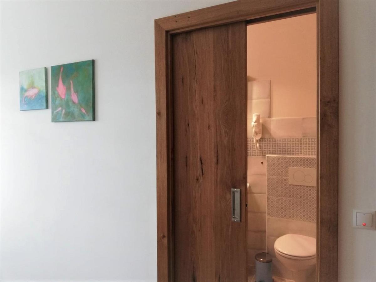 Haus Monti Hotel Maria Lanzendorf ภายนอก รูปภาพ